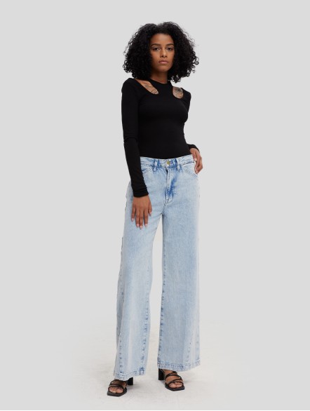 Wide-leg Light Washed Jeans Wide-leg Light Washed Jeans
