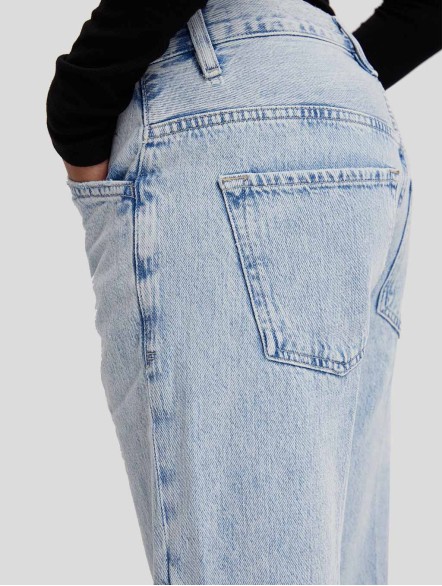 Wide-leg Light Washed Jeans Wide-leg Light Washed Jeans