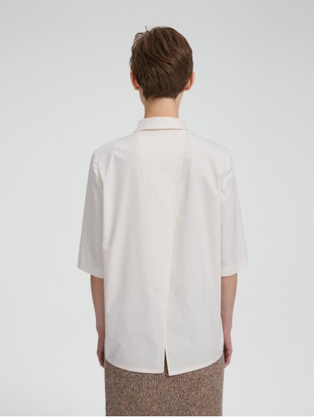 3/4 Sleeves Back-slit Shirt 3/4 Sleeves Back-slit Shirt