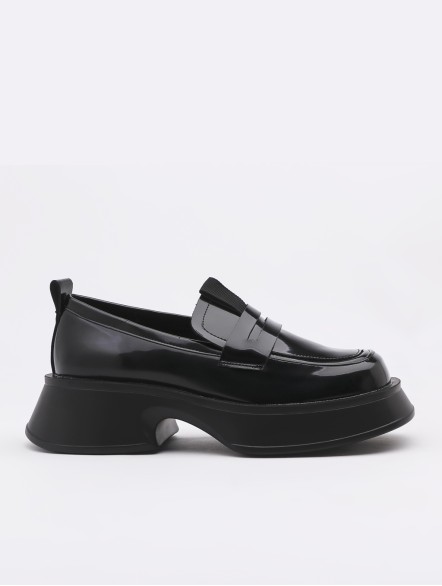 Loafers with thick heel small leather shoes Loafers with thick heel small leather shoes
