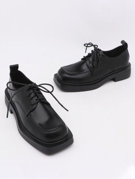 Square toe lace-up shoes Square toe lace-up shoes