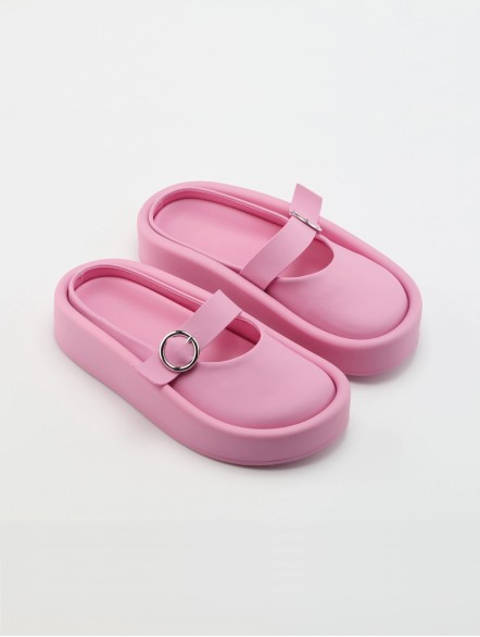 One buckle thick-soled slippers One buckle thick-soled slippers