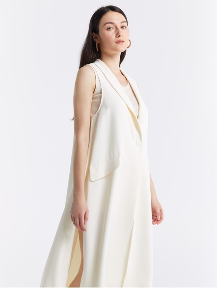 Sleeveless Long-line Waistcoat Sleeveless Long-line Waistcoat
